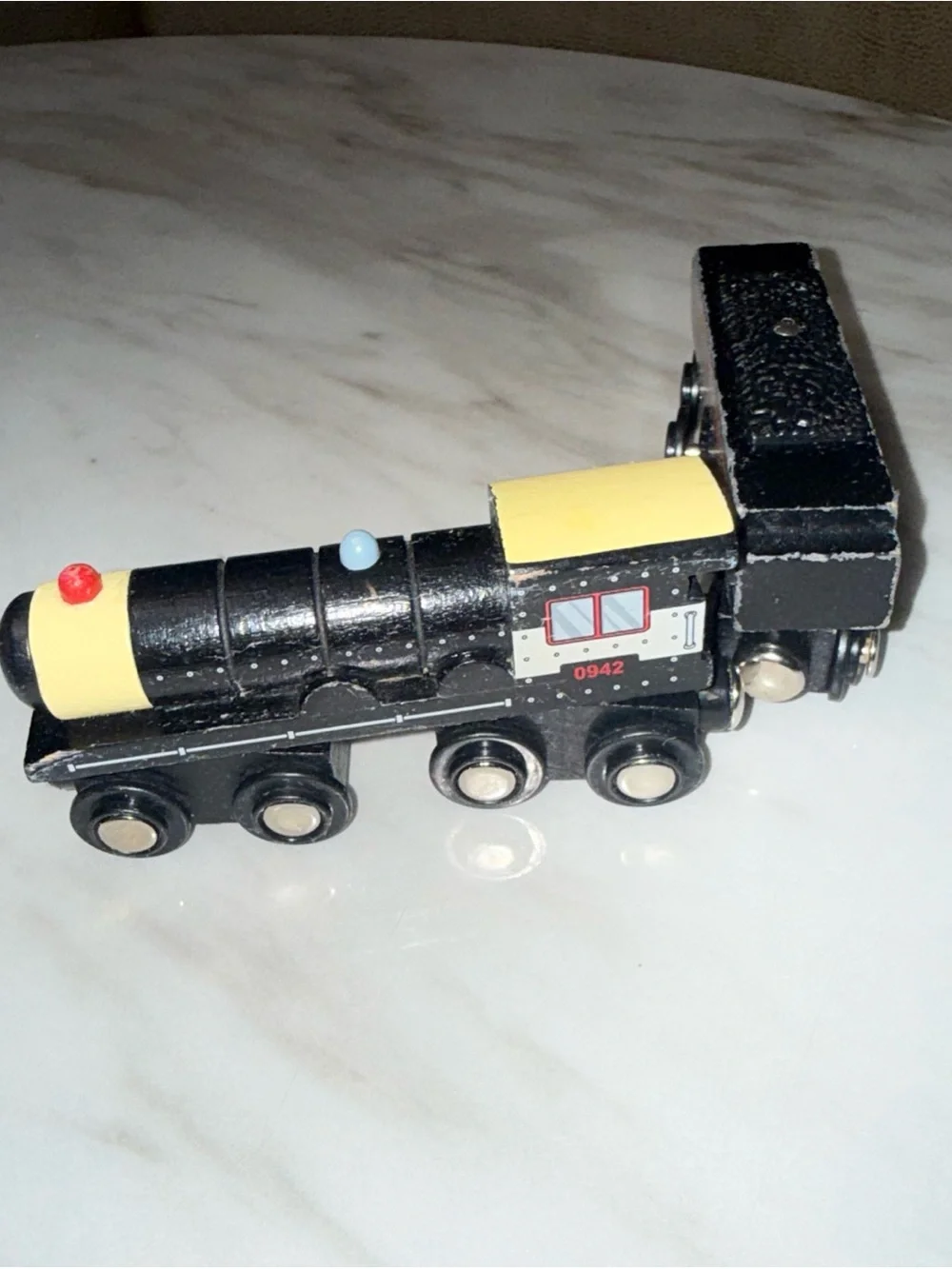 Train wood magnetic front train and caboose